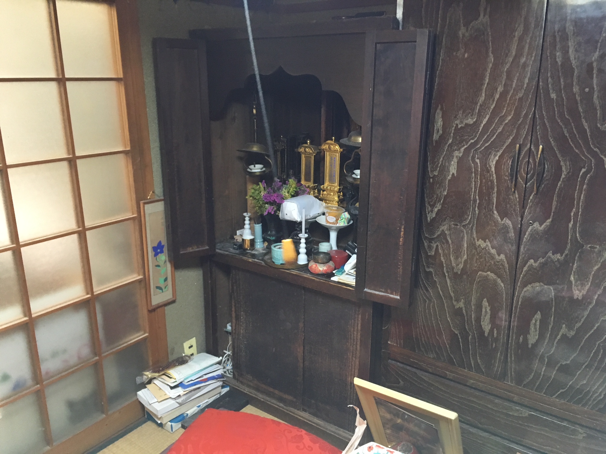 京都市内の施主様宅のお仏壇です。これから修理を施していきます。
